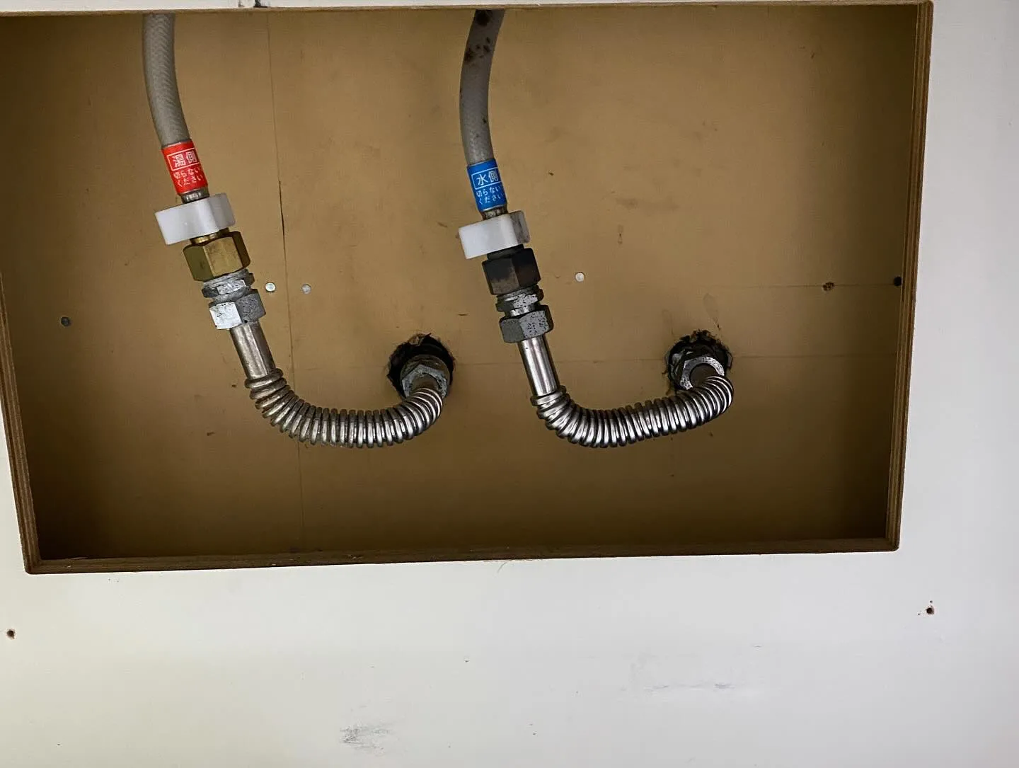 青森市でキッチンシングルレバー水栓を交換しました。