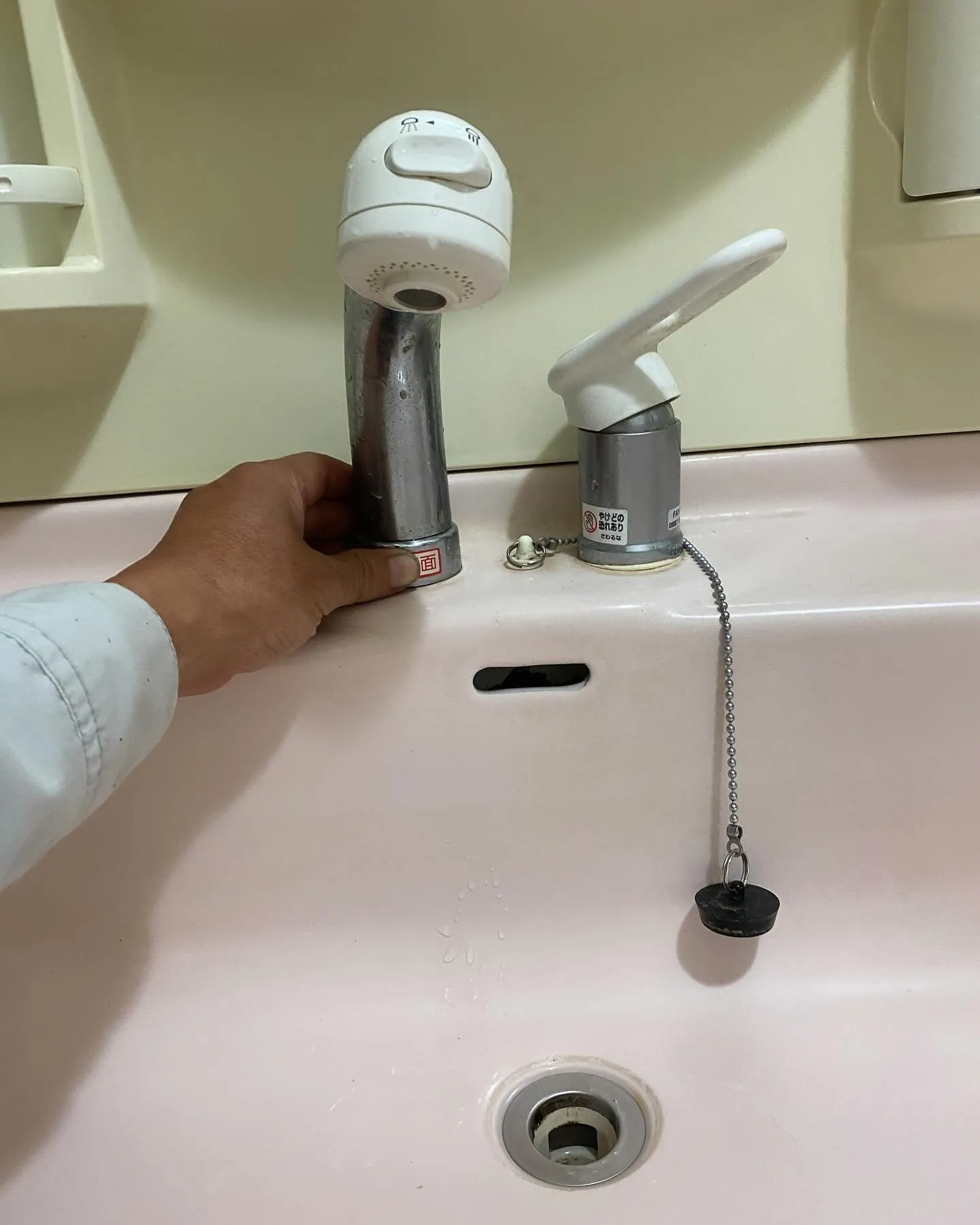 青森市で洗面台シャワー水栓を交換しました