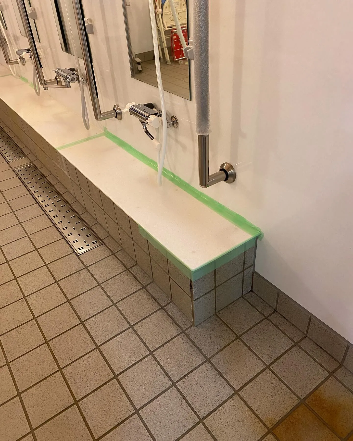 青森市で浴室のコーキングを施工しました。