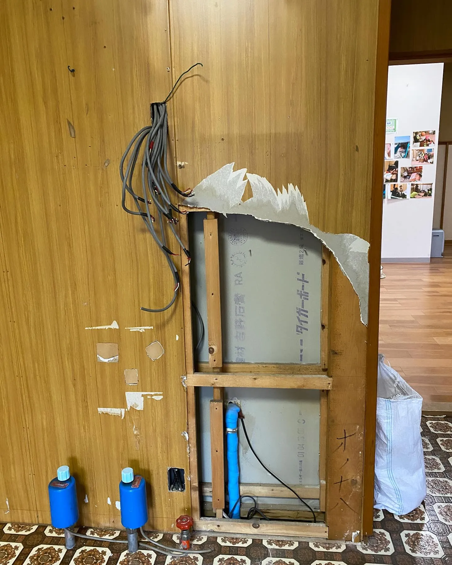 弘前市で電動不凍栓の配線盤を撤去しました。