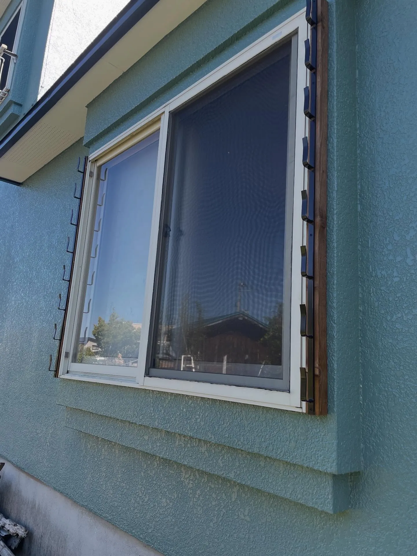 サッシ窓の雪囲いは！