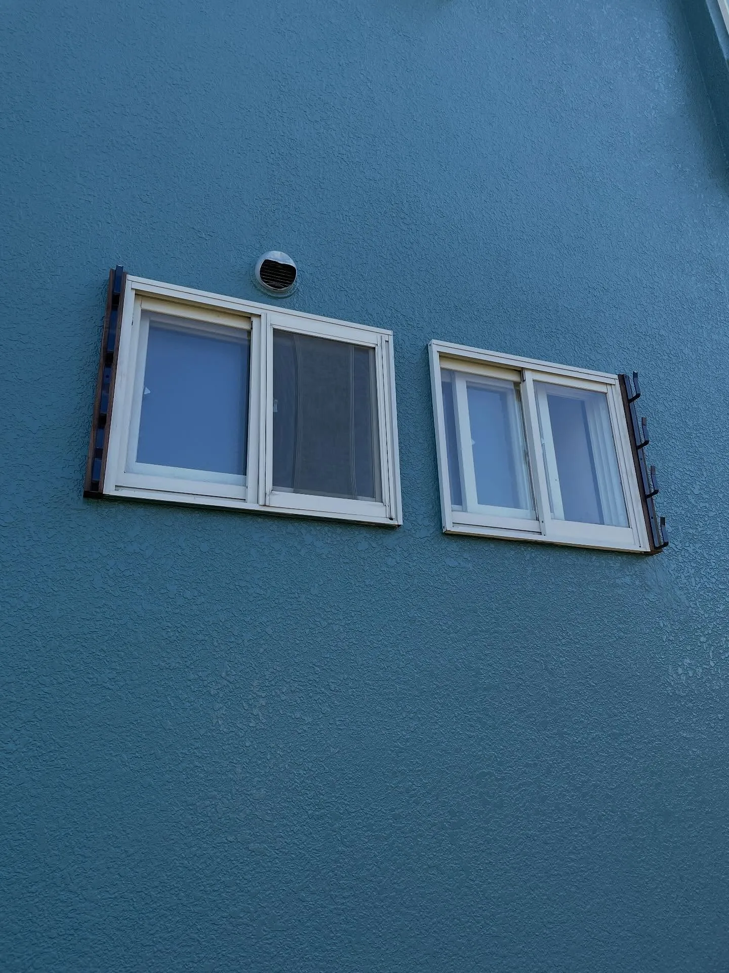 サッシ窓の雪囲いは！