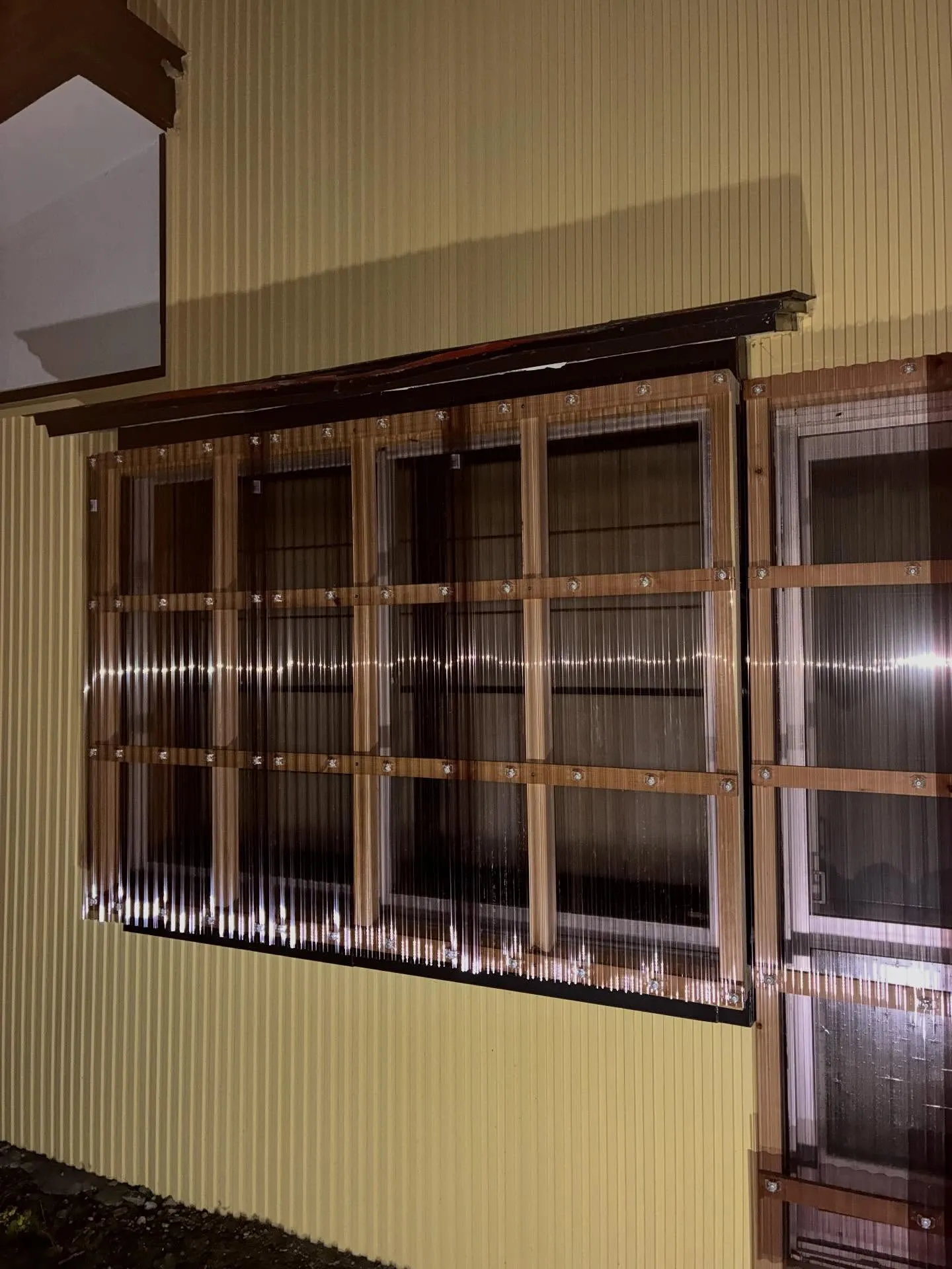 強固な窓の雪囲い！