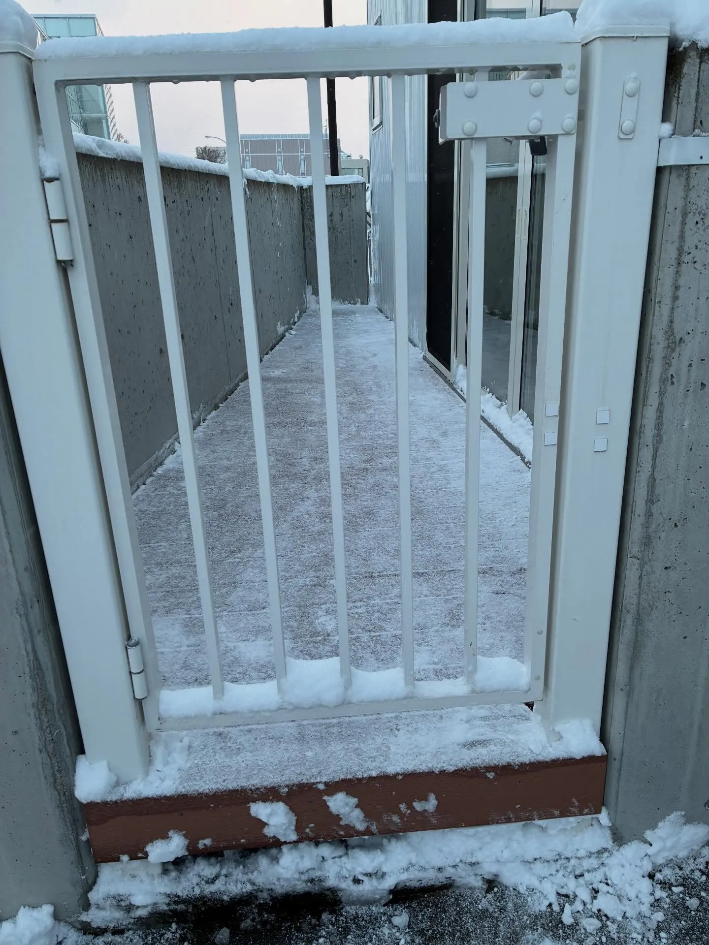 構内の除雪は！