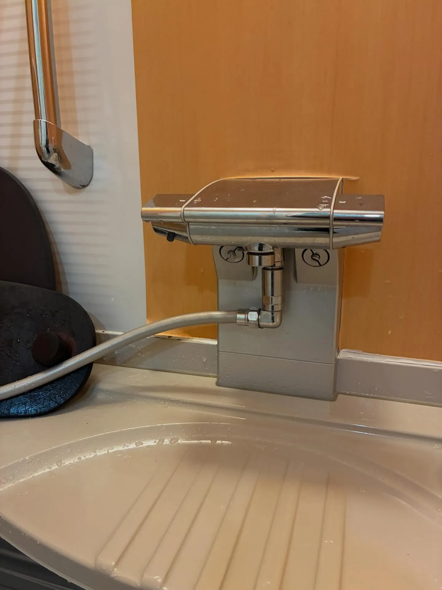 浴室シャワーの根元が外れたら！