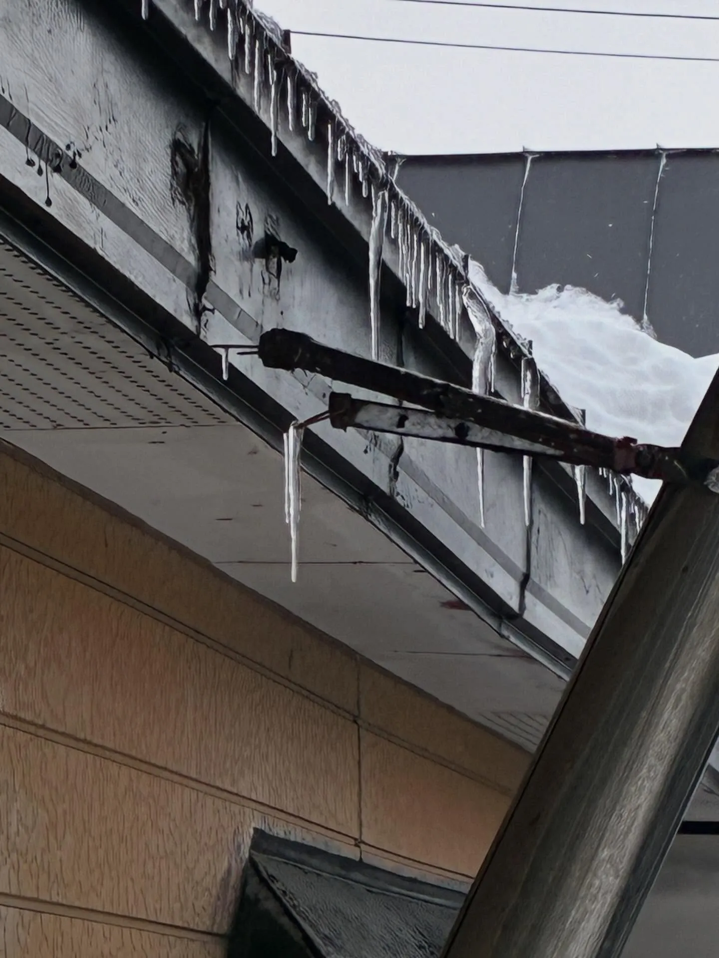 雪で煙突が傾いたら!