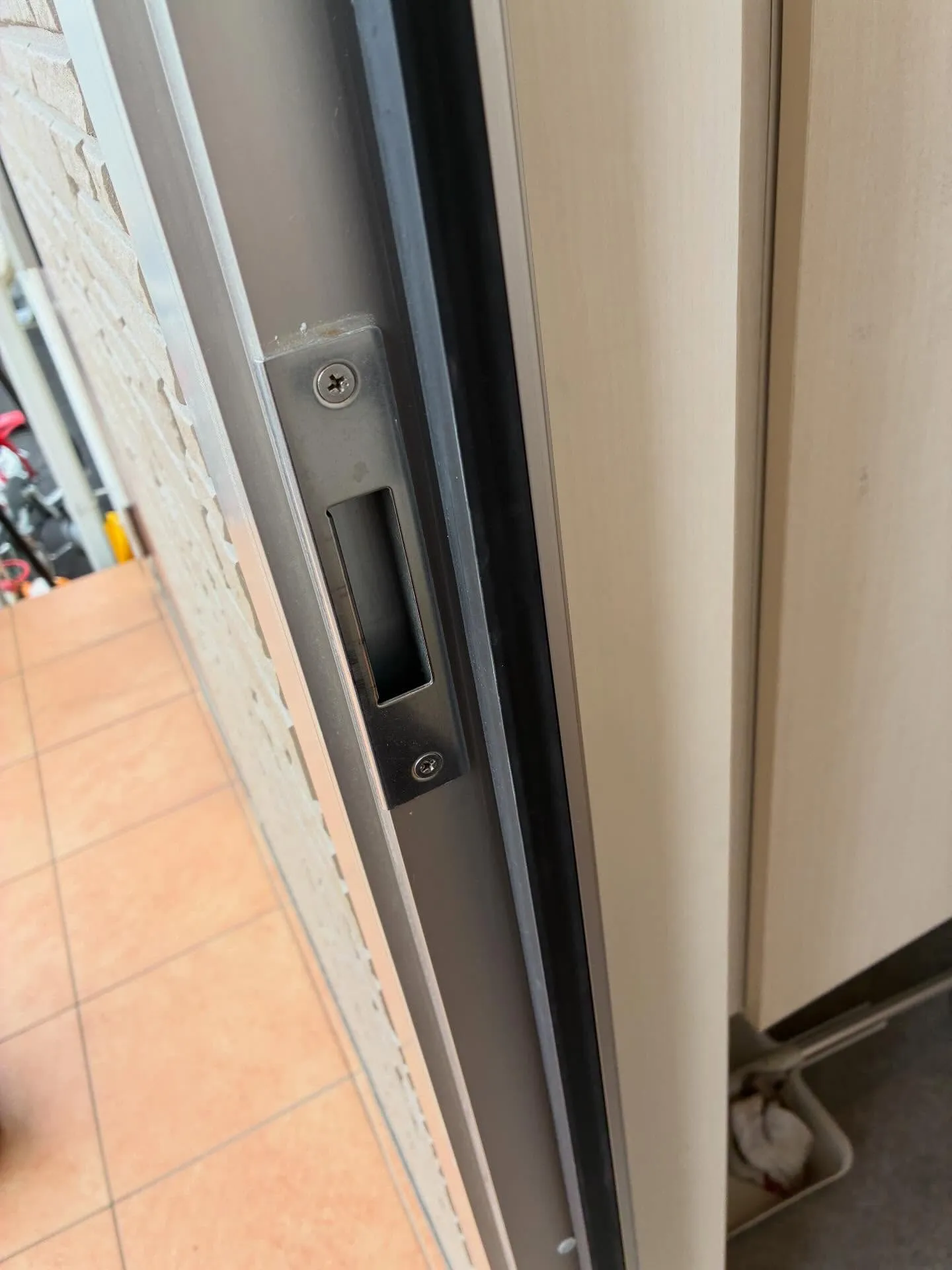 玄関開戸の鍵がかかりにくかったら！