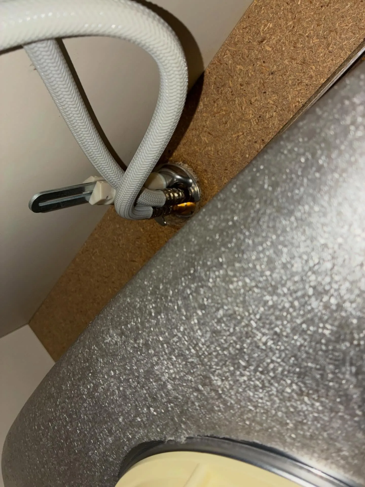 水栓がぐらついたら！