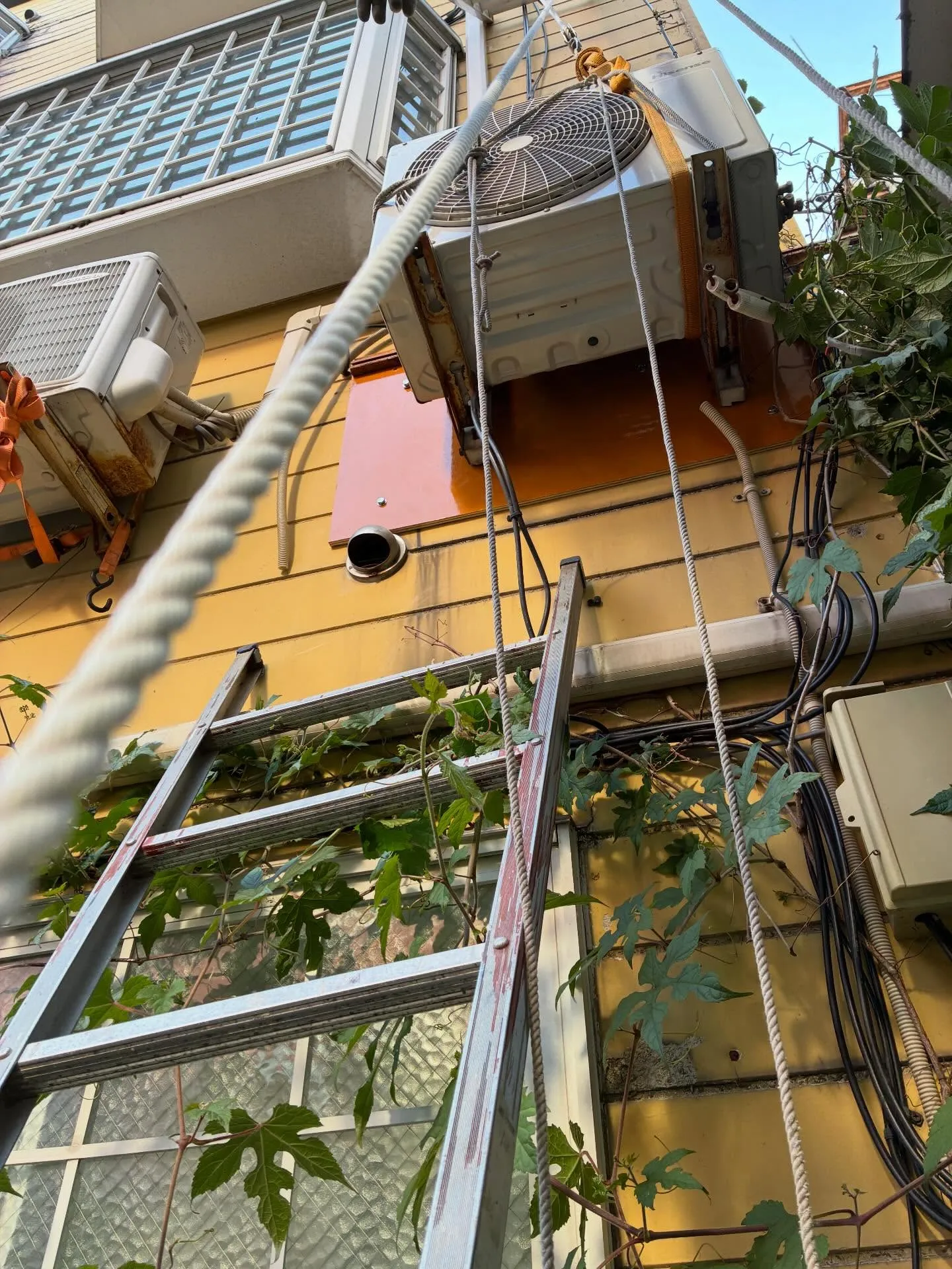 エアコン室外機の雪害！