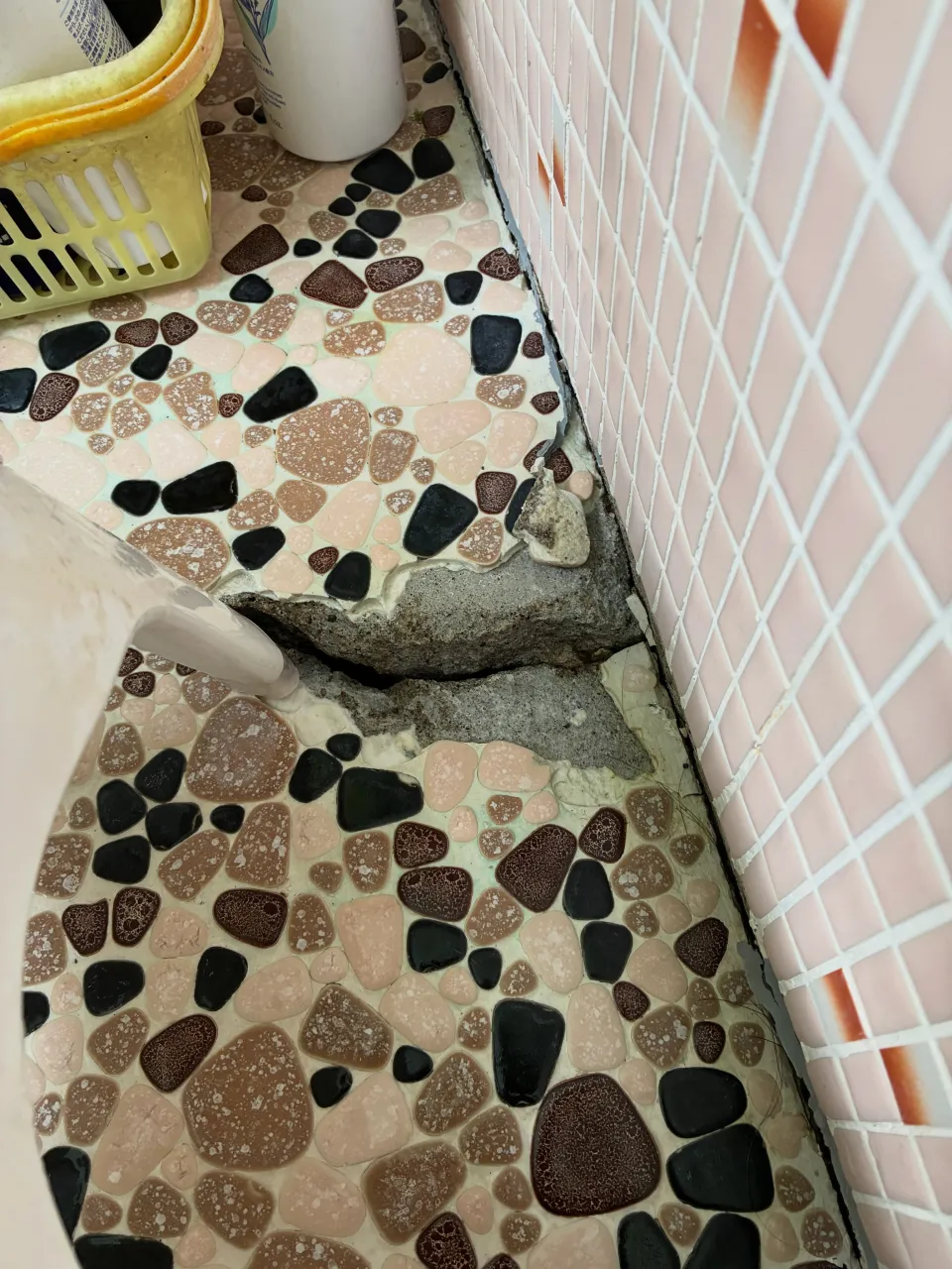 浴室の床が落ちたら！
